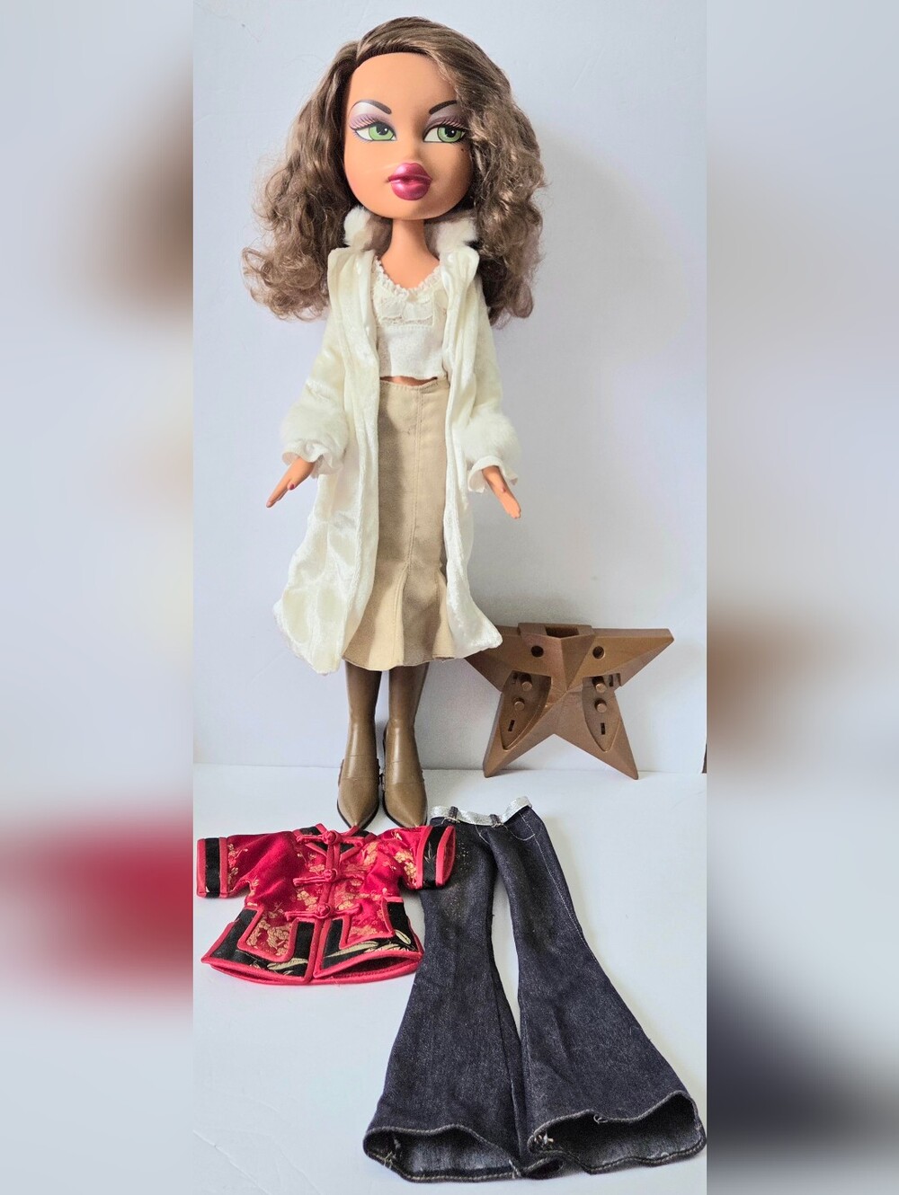 24" BRATZ YASMIN IN WINTERTIME WONDERLAND WITH EXTRA OUTFIT AND STAND
